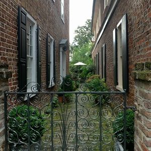 Meet your Posher, Maeve